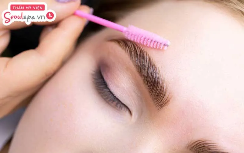 Cán màng lông mày đúng cách sẽ giúp chân mày trở nên chắc khỏe, vào nếp và mềm mại hơn