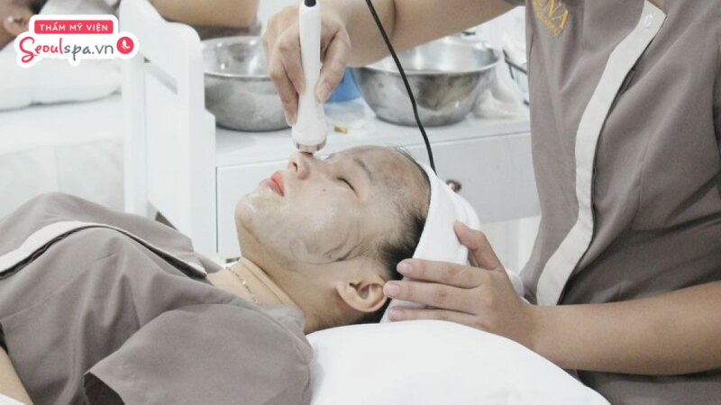 Thực hiện thải chì da mặt theo đúng liệu trình với số buổi phù hợp để đạt được hiệu quả thải độc da tối ưu nhất