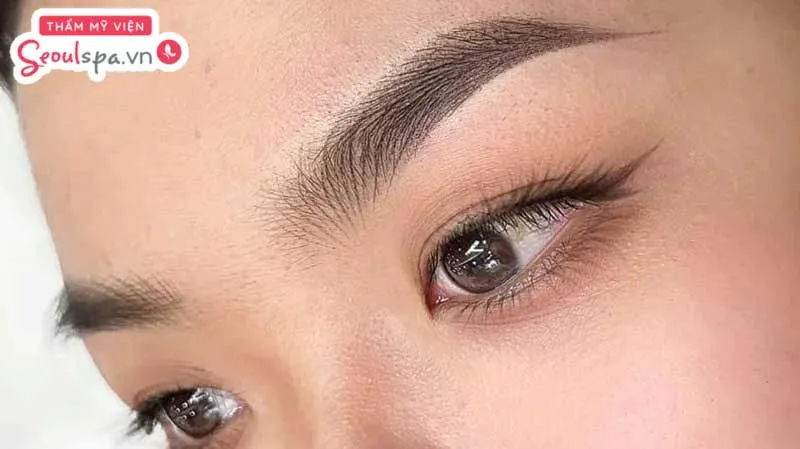Điêu khắc chân mày phần đầu kết hợp ombre phần đuôi là kỹ thuật hiện đại giúp đem lại hiệu quả thẩm mỹ cao