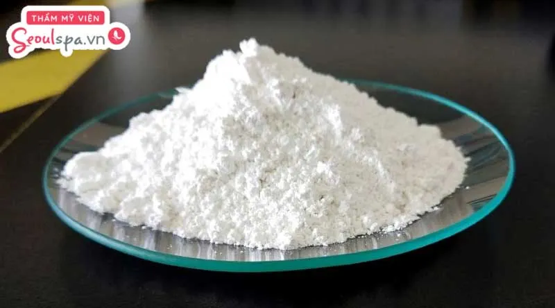 Vôi được dùng trong triệt lông hay còn được gọi là vôi tôi và vôi ăn trầu với tính kiềm có độ vừa phải